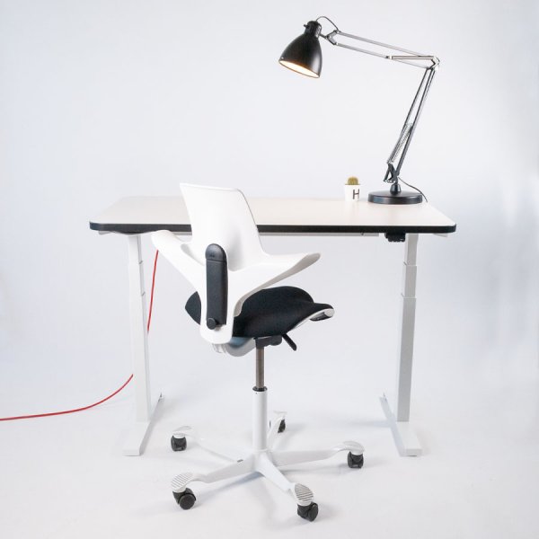 Bundle Schreibtisch NewWORK weiß &amp; HAG CAPISCO PULS 8020 weiß "white edition"