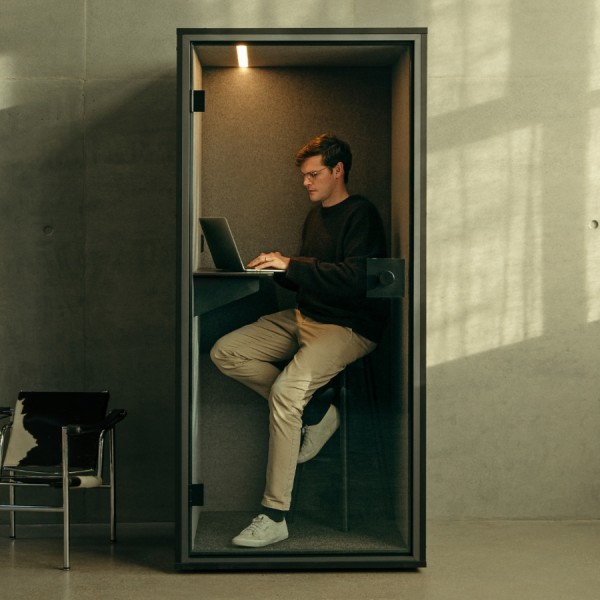 Berlin Acoustics Focus Akustikbox Telefonbox in Schwarz mit geschlossener Rückwand