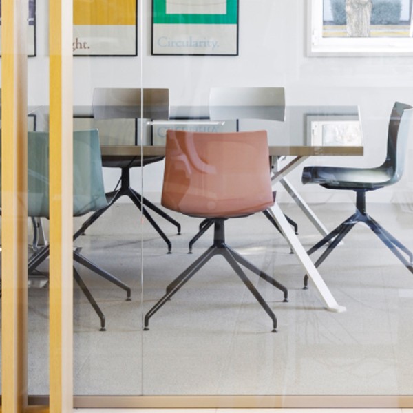 Arper CATIFA 46 0368 Stuhl mit Drehfußgestell - verschiedene Farben