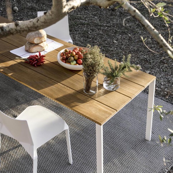 Kristalia be-Easy | Outdoor Tisch | Slatted Teakholz Platte | Konfigurator