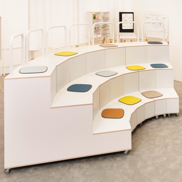 Interstuhl WHAT IF WE FLY Grandstand 3 | Sitzelement WT302 mit Geländer