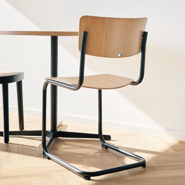 THONET Stahlrohr-Freischwinger S 43 Edelholz Eiche - Gestell schwarz 