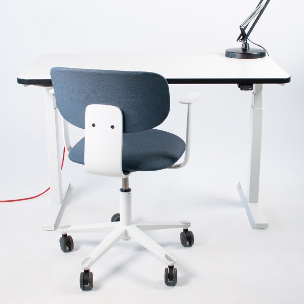 Aktion: Bundle Schreibtisch NewWORK 160x80 cm weiß &amp; HAG Tion 2160 Cura blau